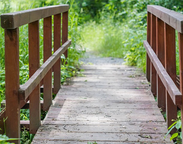 Antirutschbeschichtung Fahrrad- und Fußgängerbrücken aus Holz